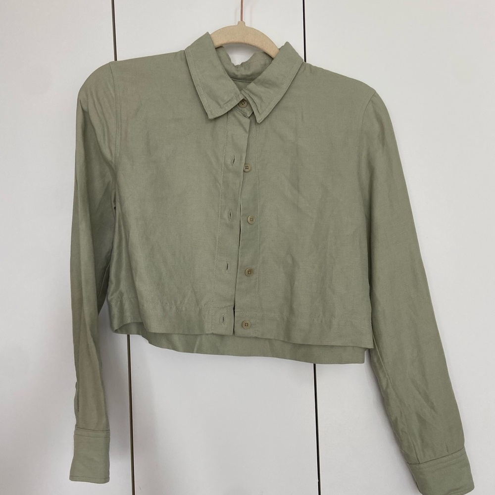 Aritzia Wilfred Sage Green Cropped Button-Down Shirt